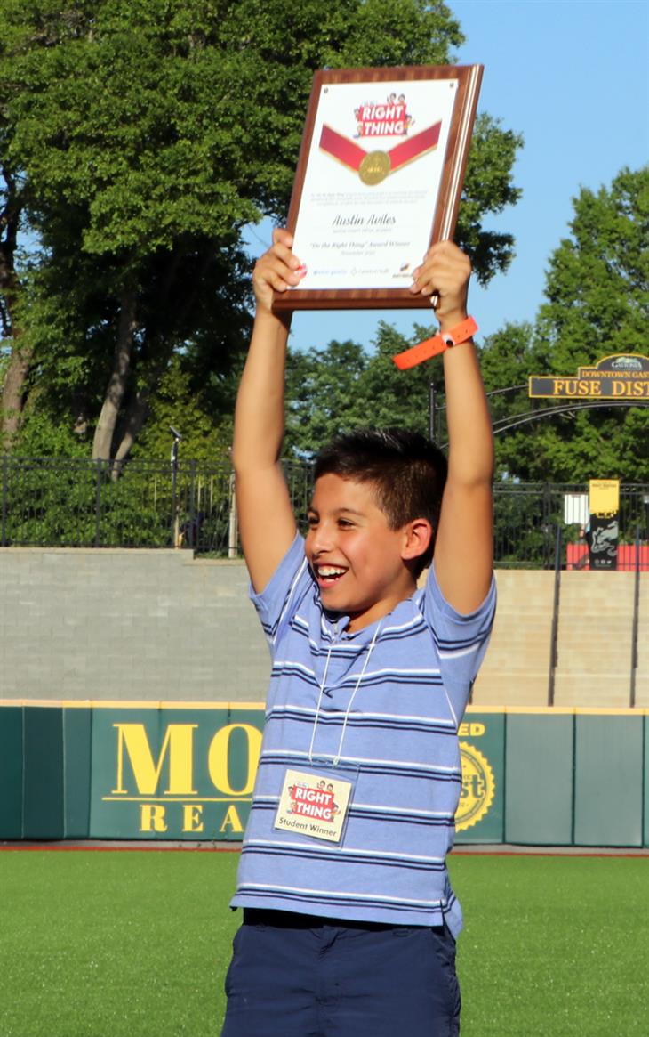 \ ‘Do the Right Thing’ winners recognized at baseball game